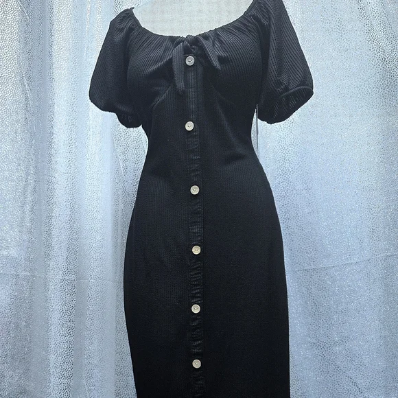 Elegant Black Midi Dress with Scoop Neck and Puff Sleeves - Picture 8 of 10